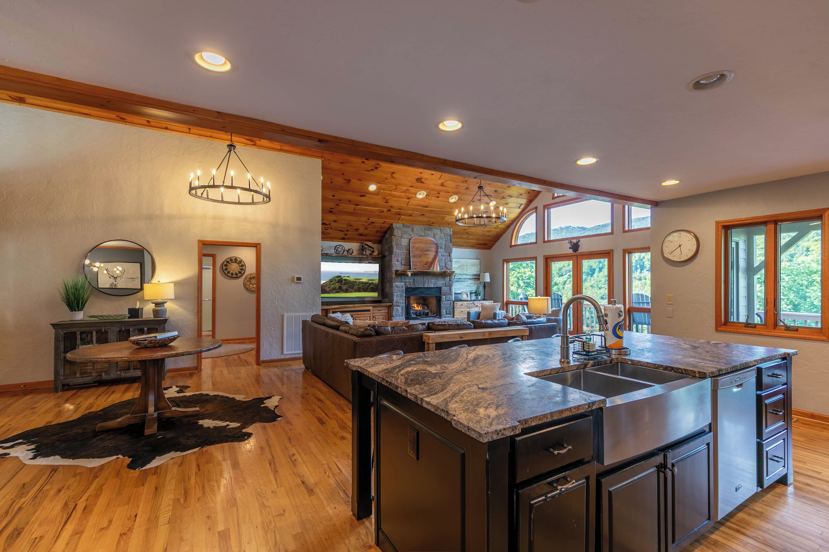 Cabin, nhiều giường, bồn tắm nước nóng, quang cảnh núi (Boulder Sky at River Run) | Nội thất