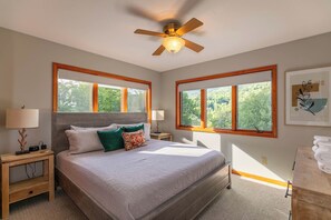 4 habitaciones, decoración personalizada y muebles diferentes 