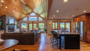 Kabin, Beberapa Tempat Tidur, hot tub, pemandangan gunung (Boulder Sky at River Run) | Interior