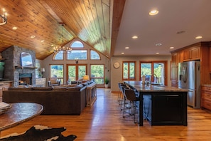 Cabin, nhiều giường, bồn tắm nước nóng, quang cảnh núi (Boulder Sky at River Run) | Nội thất