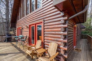 Outdoor dining - New River Retreat (Boone)
