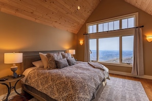 Casa, varias camas, hidromasaje, vista a la montaña (Skytop Retreat) | 5 habitaciones, decoración personalizada y muebles diferentes 