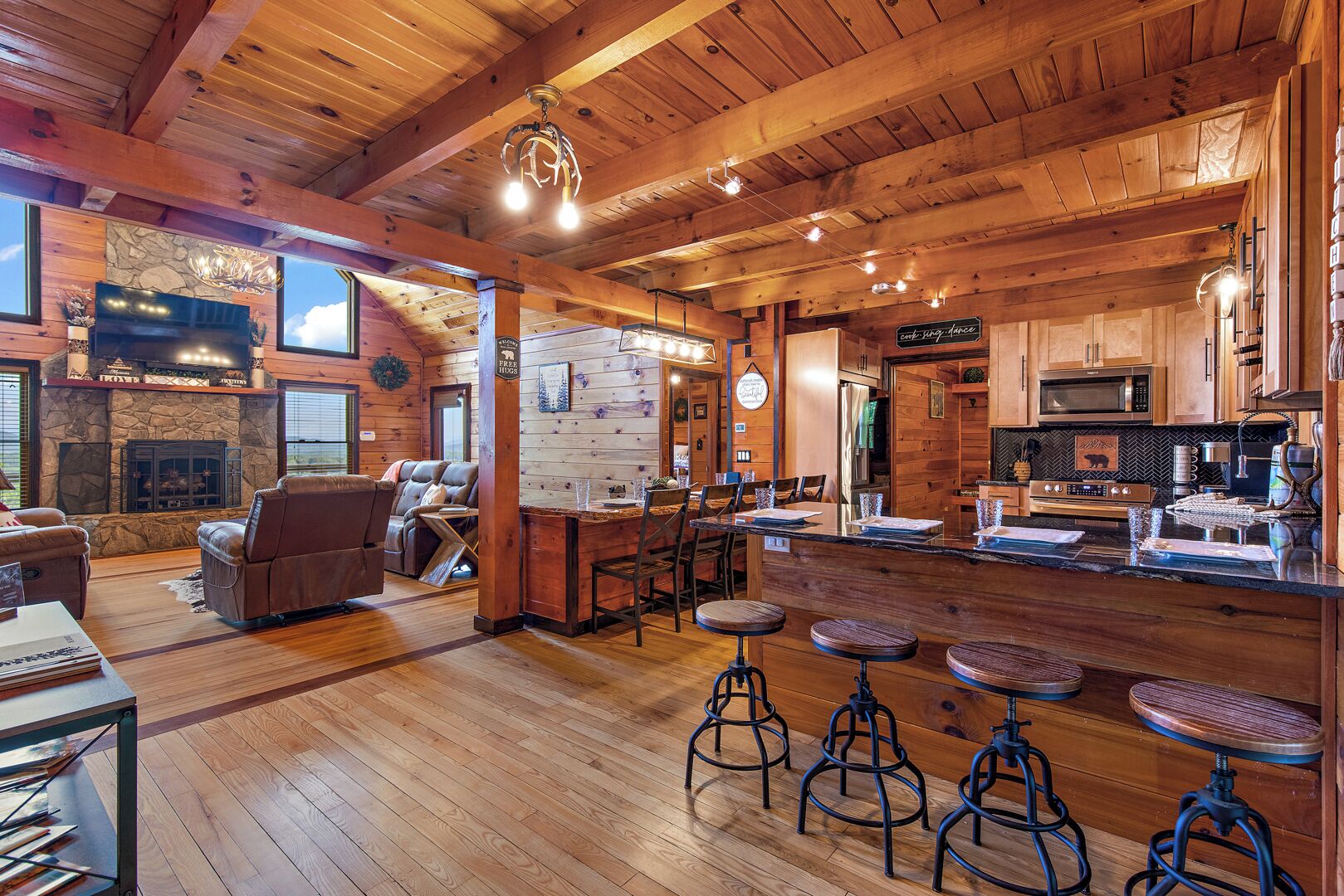 Nhà, nhiều giường, bồn tắm nước nóng, quang cảnh núi (Come to Escape) | Khu phòng khách