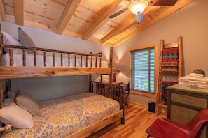 House, Multiple Beds, Patio, Mountain View (Touch of Grey) | 2 bedrooms, individually decorated, individually furnished, bed sheets - Touch of Grey (West Jefferson)