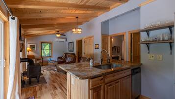 Rumah, Beberapa Tempat Tidur, patio, pemandangan gunung (Touch of Grey) | Interior