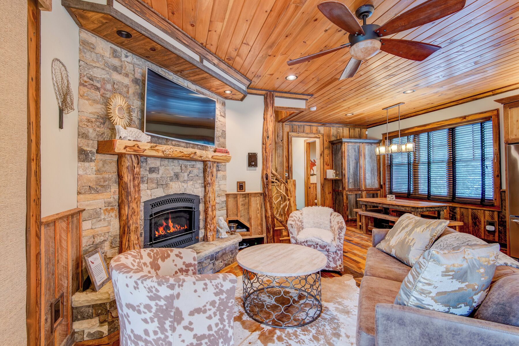 Cabin, Multiple Beds, Hot Tub, Mountain View (Rivers Edge at Eagles Nest) | Living area