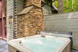 House, 1 King Bed, Hot Tub, Mountain View (The Dog House) | Outdoor spa tub - The Dog House (Boone)