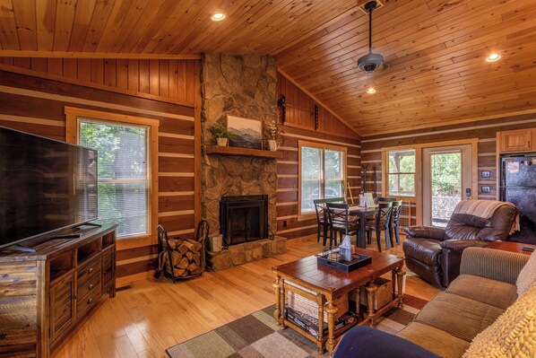 Cabaña, varias camas, bañera de hidromasaje, vistas a la montaña (1 Relaxing Place) | Zona de estar