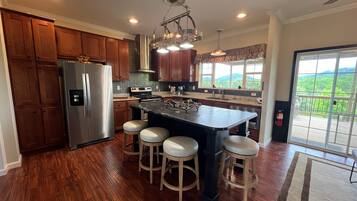 House, Berbilang Katil, Balcony, Mountain View (Villa Serenita at Watauga Lake) | Dapur peribadi