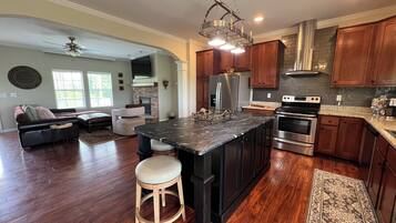 Rumah, Beberapa Tempat Tidur, balkon, pemandangan gunung (Villa Serenita at Watauga Lake) | Dapur pribadi