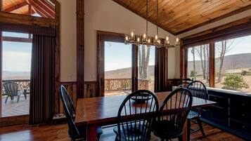 House, Multiple Beds, Hot Tub, Mountain View (The Perch at Eagles Nest) | In-room dining