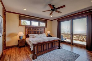 Casa, várias camas, banheira de imersão, vista para a montanha (The Perch at Eagles Nest) | 4 quartos, individualmente decorados, individualmente mobiliados