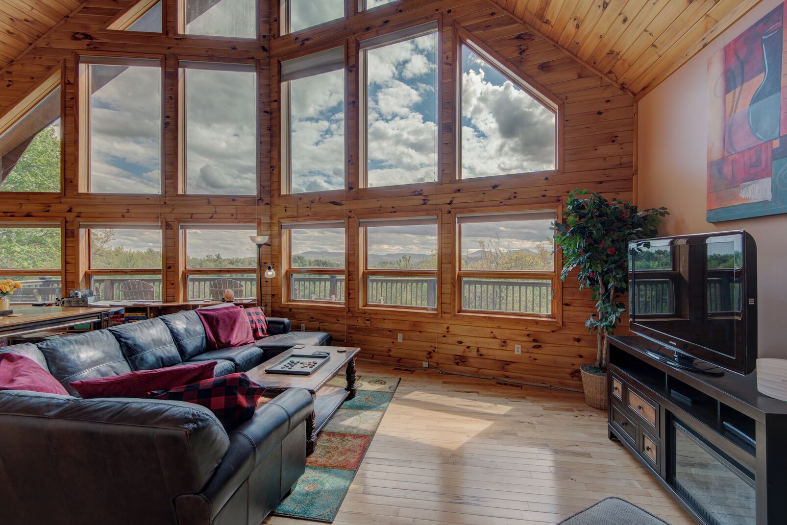 Cabin, Multiple Beds, Hot Tub, Mountain View (Pipers Peak) | Living area