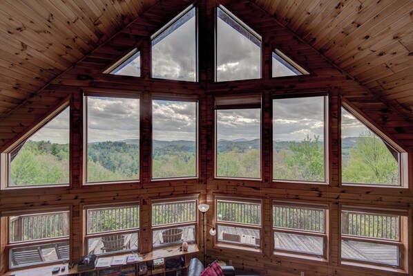 Interior - Pipers Peak (Deep Gap)