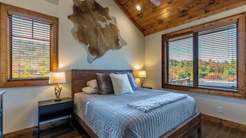 House, Multiple Beds, Hot Tub, Mountain View (CaBearnet at Eagles Nest) | 2 bedrooms, individually decorated, individually furnished, desk