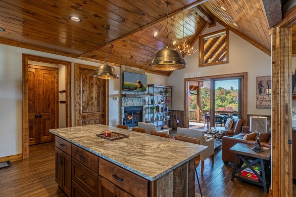 House, Multiple Beds, Hot Tub, Mountain View (CaBearnet at Eagles Nest) | Interior