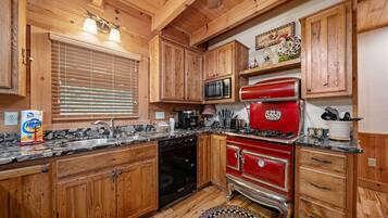 Cabin, Multiple Beds, Hot Tub, Mountain View (Log Heaven) | Private kitchen | Coffee/tea maker