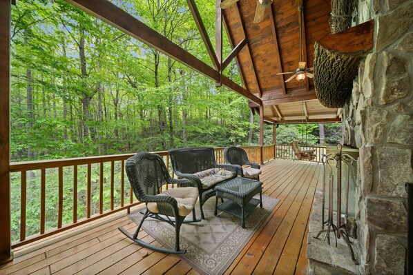 Terrace/patio - Log Heaven (Banner Elk)