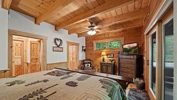 2 bedrooms, individually decorated, individually furnished, bed sheets