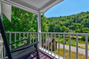 Hus, flere senger, spabadekar, fjellutsikt (Historic McGuire House) | Overnattingsstedets uteområder