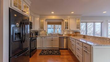 House, Multiple Beds, Hot Tub, Mountain View (Blue Ridge Vista) | Private kitchen | Coffee/tea maker