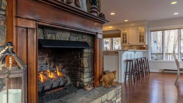 House, Multiple Beds, Hot Tub, Mountain View (Blue Ridge Vista) | Interior