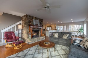 Hus, flere senger, spabadekar, fjellutsikt (Blue Ridge Vista) | Oppholdsområde