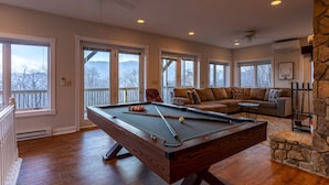 Living area - Blue Ridge Vista (Banner Elk)