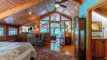 3 bedrooms, individually decorated, individually furnished, bed sheets