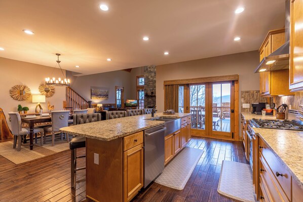 House, Multiple Beds, Hot Tub, Mountain View (Elk Bluff at Eagles Nest) | Private kitchen | Coffee/tea maker - Elk Bluff at Eagles Nest (Banner Elk)