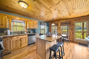 Cabin, Multiple Beds, Hot Tub, Mountain View (Cruizin' River Dreams) | Private kitchen | Coffee/tea maker - Cruizin' River Dreams (Fleetwood)