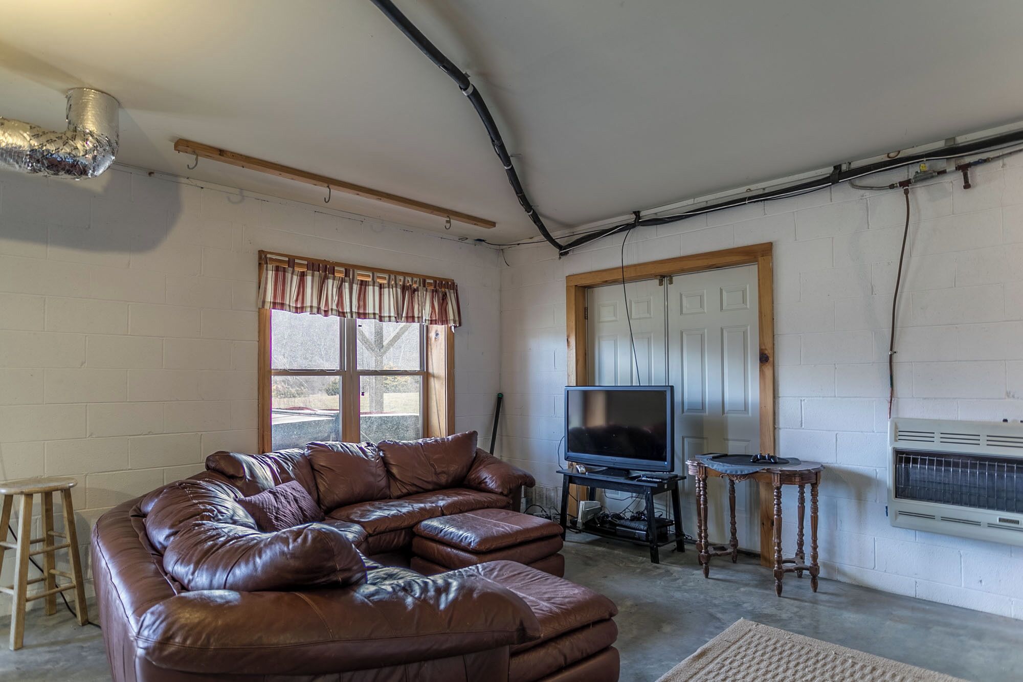 Cabin, nhiều giường, bồn tắm nước nóng, quang cảnh núi (Cruizin' River Dreams) | Khu phòng khách