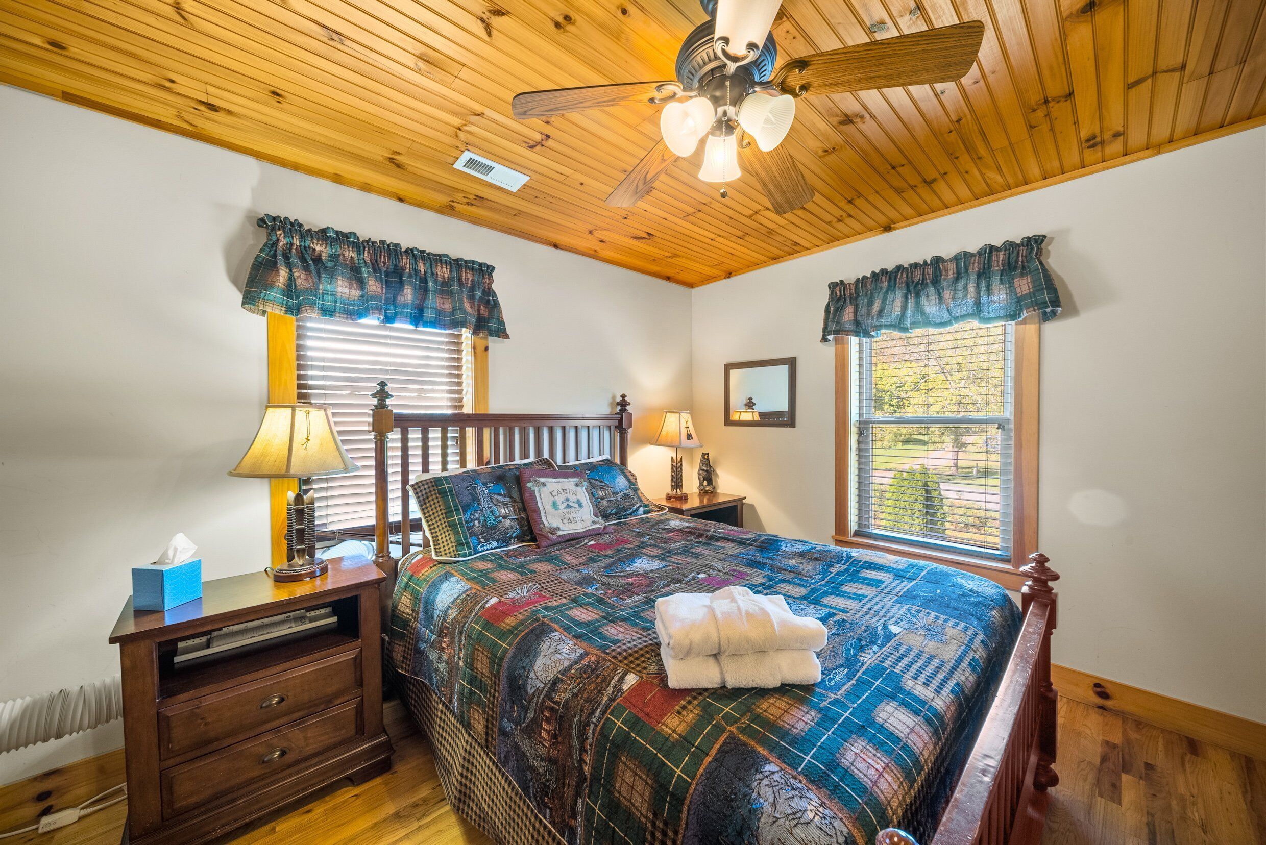 3 bedrooms, individually decorated, individually furnished, bed sheets