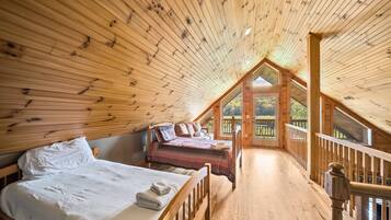 Cabin, Multiple Beds, Hot Tub, Mountain View (Cruizin' River Dreams) | 3 bedrooms, individually decorated, individually furnished, bed sheets