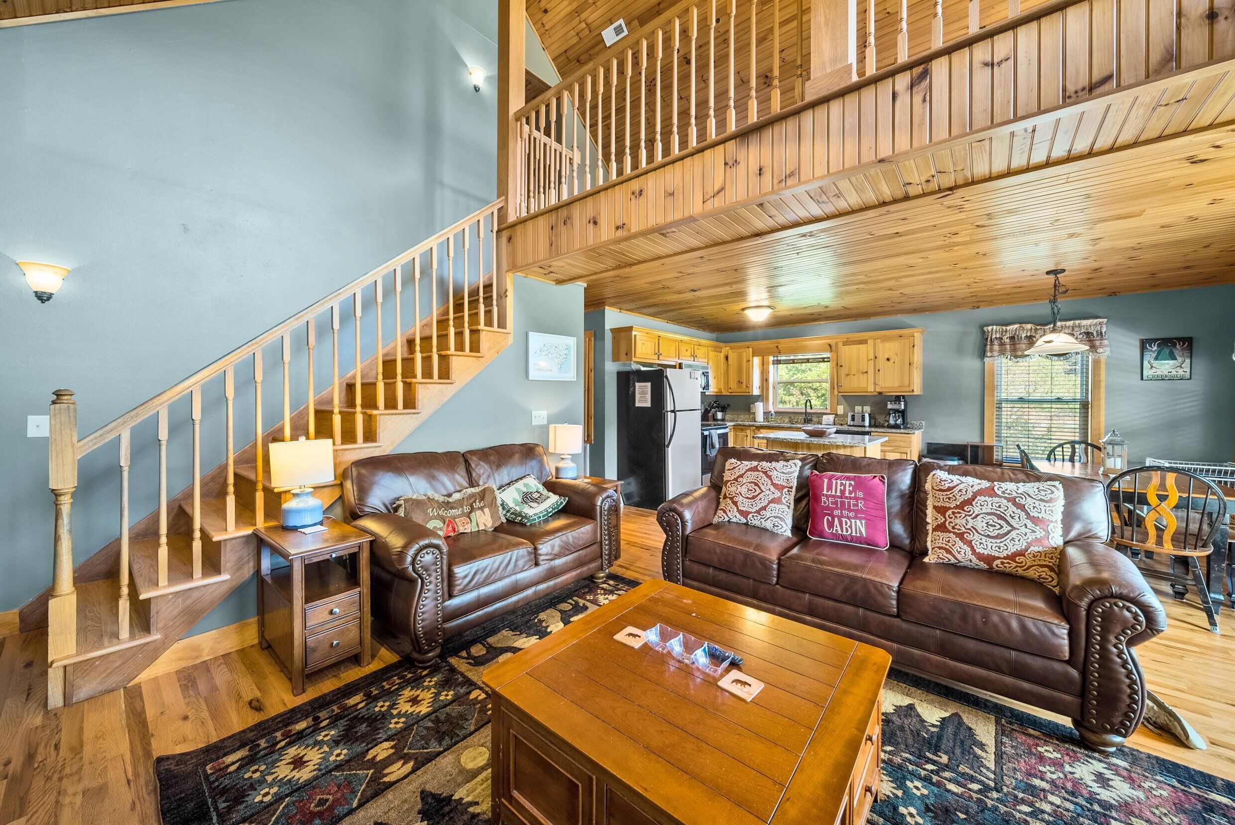 Cabin, Multiple Beds, Hot Tub, Mountain View (Cruizin' River Dreams) | Living area