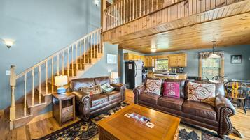 Cabin, Multiple Beds, Hot Tub, Mountain View (Cruizin' River Dreams) | Living area