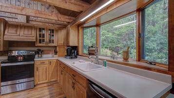 Cabin, Multiple Beds, Hot Tub, Mountain View (Hidden Creek Cabin) | Private kitchen | Coffee/tea maker