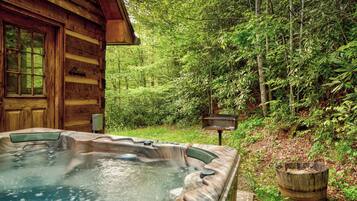 Cabin, Multiple Beds, Hot Tub, Mountain View (Hidden Creek Cabin) | Outdoor spa tub