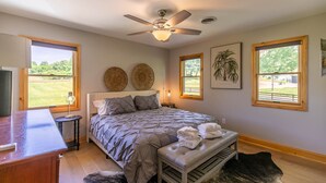 Casa, várias camas, varanda, vista para a montanha (Villa Nero at Watauga Lake) | 3 quartos, individualmente decorados, individualmente mobiliados