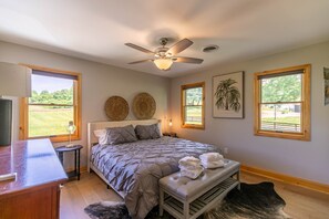 Casa, várias camas, varanda, vista para a montanha (Villa Nero at Watauga Lake) | 3 quartos, individualmente decorados, individualmente mobiliados