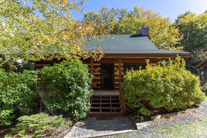 Exterior - The Nut House (Banner Elk)