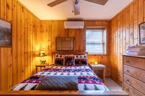 كابينة - عدة أسرّة - بمغطس ساخن - منظر للجبل (The Nut House) | 3 عدّة غرف نوم وبديكورات فريدة لكل غرفة وطراز فريد لكل وحدة