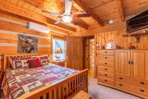 キャビン ベッド (複数台) スパ浴槽 マウンテンビュー (The Nut House) | 3 室のベッドルーム、客室ごとに異なる装飾、客室ごとに異なるインテリア、ベッドシーツ