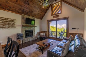 Living area - Kikis Hideaway at Eagles Nest (Banner Elk)