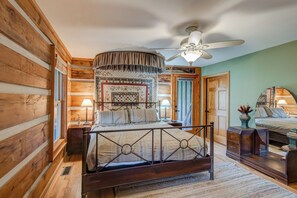 Casa, várias camas, banheira de imersão, vista para a montanha (Cozy Twin Rivers Edge) | 3 quartos, individualmente decorados, individualmente mobiliados