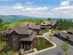 Exterior - Craig 201 Jurassic (Lenoir)