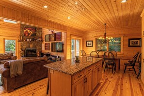 Cabin, Multiple Beds, Hot Tub, Mountain View (Acorn Lodge) | Interior - Acorn Lodge (Banner Elk)