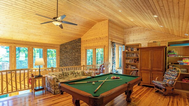Game room - Acorn Lodge (Banner Elk)