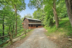 Unclassified image, 4 of 44, button - Acorn Lodge (Banner Elk)