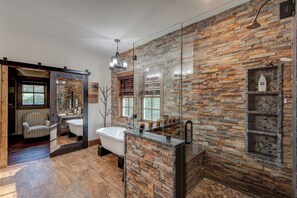 Designer toiletries, towels, toilet paper - Bluebird Cottage at Sweetgrass (Blowing Rock)